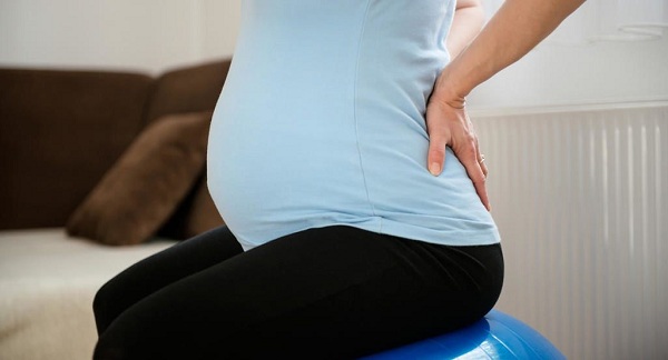 علت کمر درد در اوایل بارداری