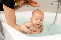 چگونه نوزادمان را حمام کنیم؟